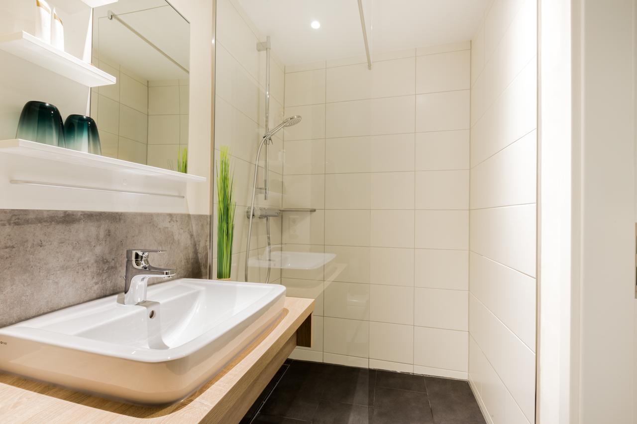 Hotel Dh -Deutsches Haus- Эмден Экстерьер фото