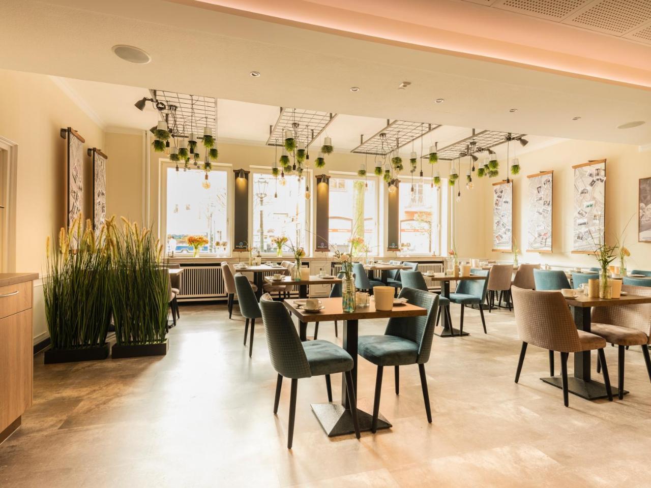 Hotel Dh -Deutsches Haus- Эмден Экстерьер фото